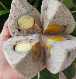 BÁNH BAO MÈ ĐEN TÔM THỊT TRỨNG 4 CÁI 530G